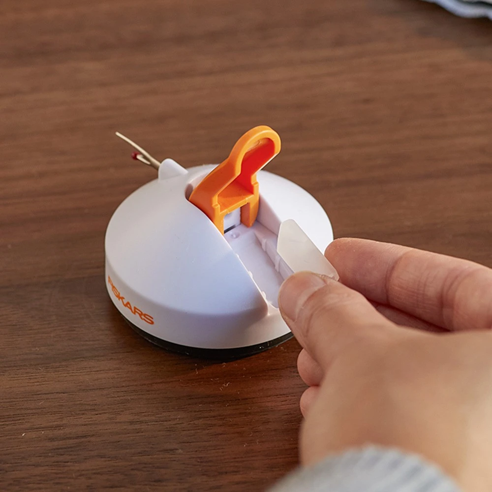 Fiskars Tabletop Seam Ripper 5 Fiskars Tabletop Seam Ripper - Image 3