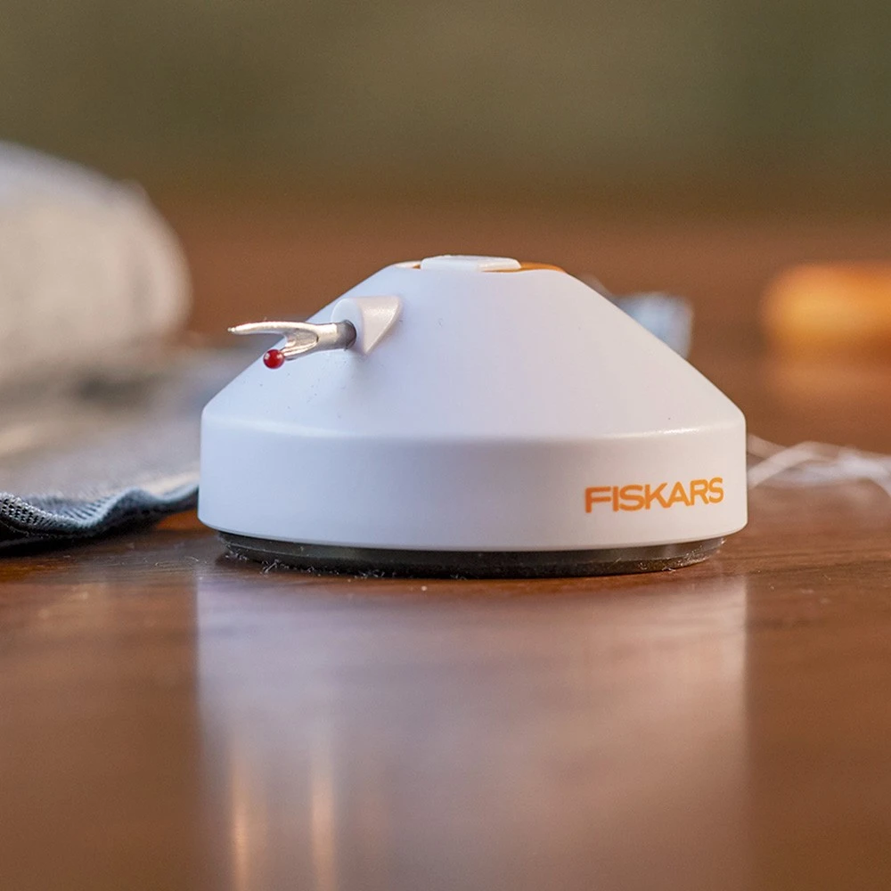 Fiskars Tabletop Seam Ripper 7 Fiskars Tabletop Seam Ripper - Image 5