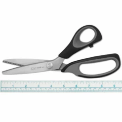Kai Shears Pinking 9in -THE QUILT SHOP kai pinking shears 3